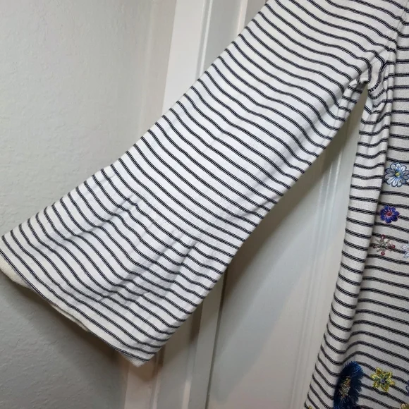 Talbots Floral Row Crewneck Stripes Embroidered Floral Sweater Women’s M Artsy - Picture 3 of 14